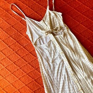 Gorgeous vintage 90’s button up midi dress.